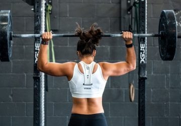 woman lifting a barbell