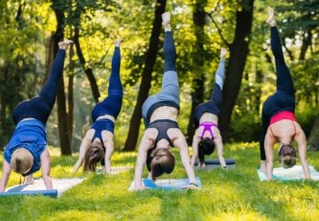 women doing a workout in the park