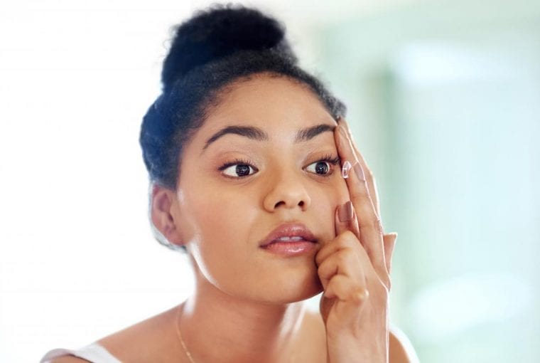 woman looking at eye