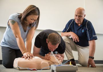 an instructor showing students first aid